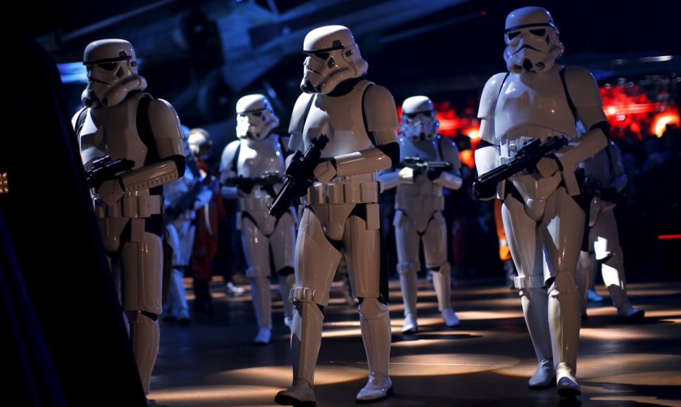 10. „Star Wars The Force Awakens“ filmo premjera