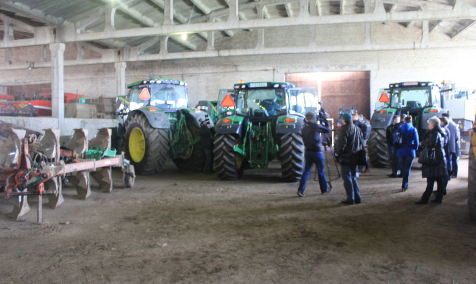 Jonavos rajone rasti septyni Švedijoje vogti traktoriai