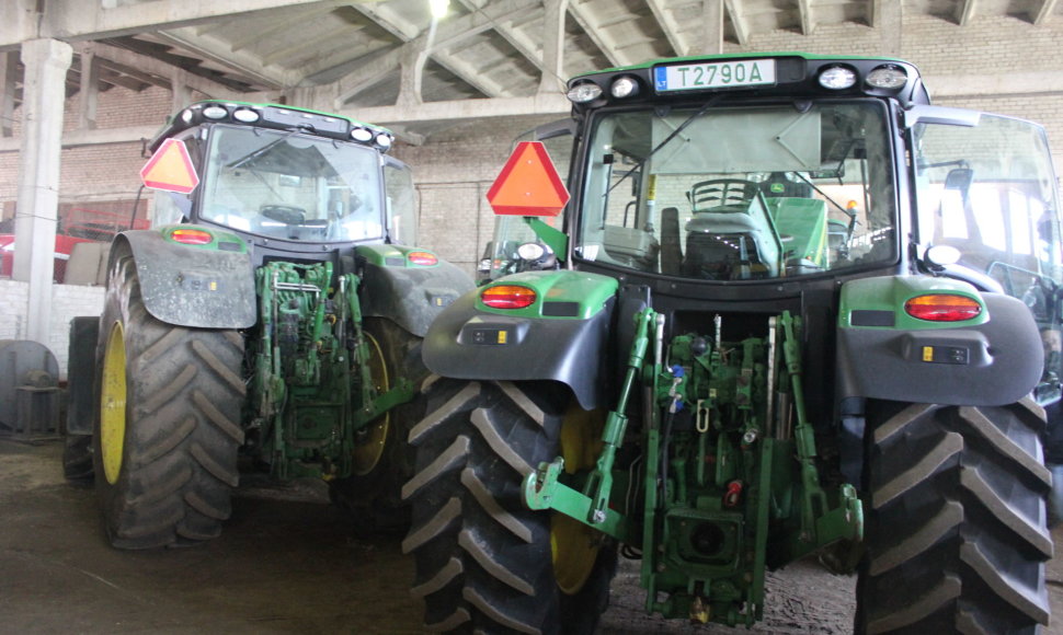 Jonavos rajone rasti septyni Švedijoje vogti traktoriai