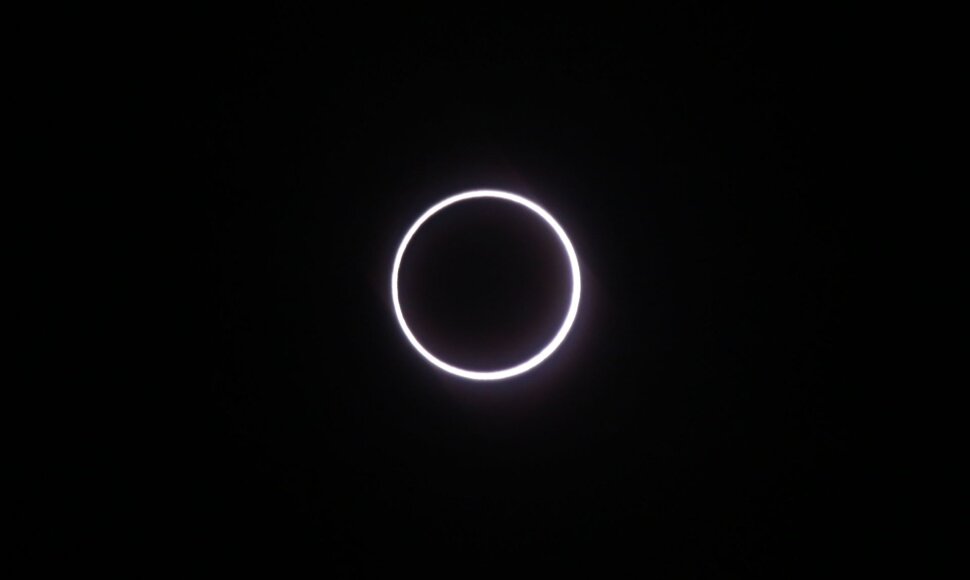 Afrikoje astronomai ir mėgėjai gėrėjosi žiediniu saulės užtemimu