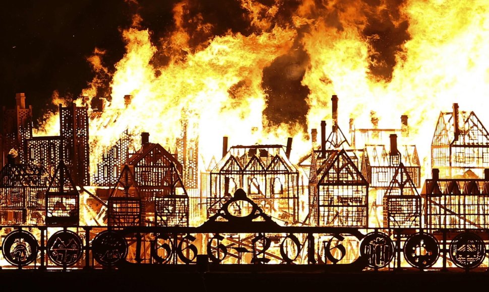 Londone minint 1666-ųjų didžiojo gaisro metines padegta didžiulis medinis miesto maketas