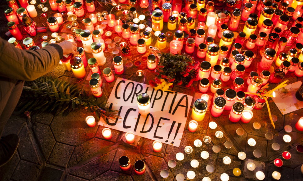 Rumunai reguliariai protestuoja prieš korupciją