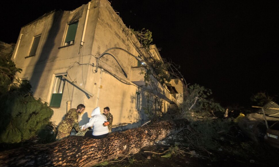 Vidurio Italiją nusiaubė audros