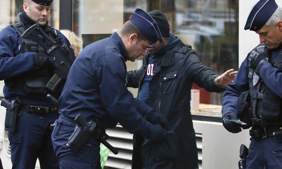 Prancūzijoje sulaikyti šeši asmenys, kurie greičiausiai įtariami teroristine veikla