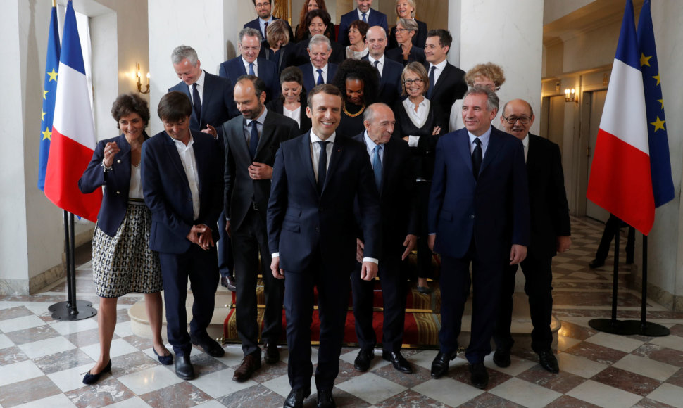 Prancūzijos vyriausybės nariai po pirmojo posėdžio 