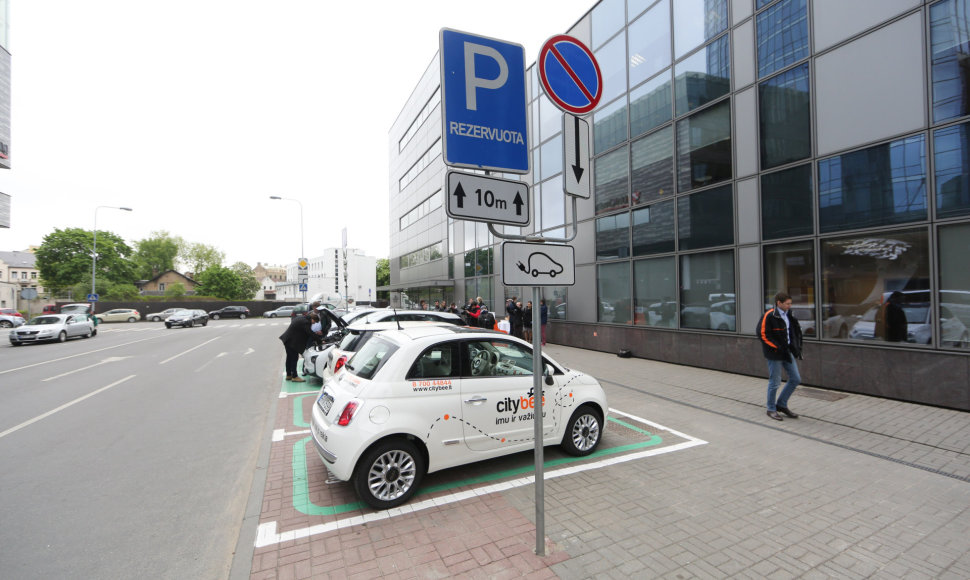„CityBee“ elektromobilių įkrovimo stotelės prie Vilniaus savivaldybės atidarymas