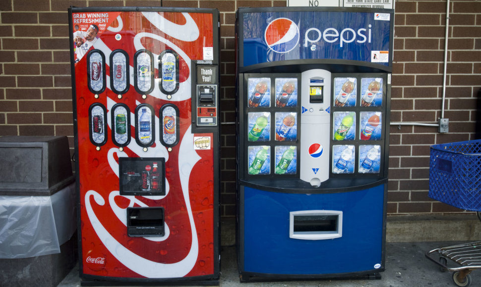 „Coca – Cola“ ir „Pepsi Cola“ gėrimų automatai 