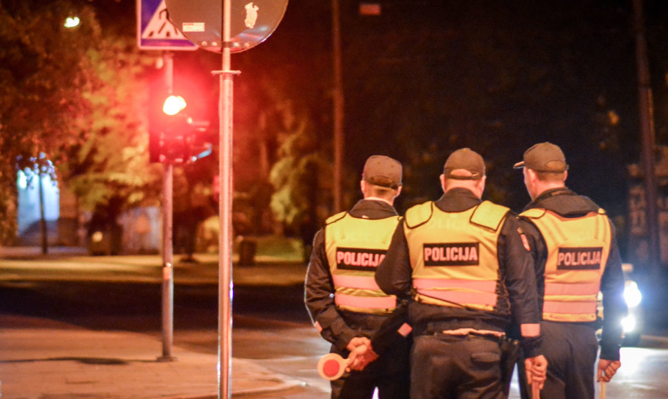 Per naktinį reidą Vilniuje įkliuvo neblaivi dviratininkė