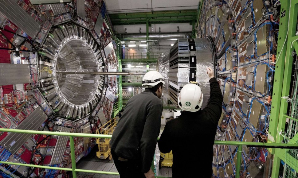 Didžiojo Hadronų greitintuvo CMS laboratorijoje dirbantys mokslininkai