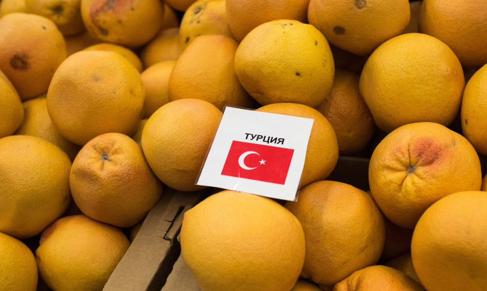 Rusijos parduotuvių lentynose jau nebematyti turkiškų vaisių ir daržovių 