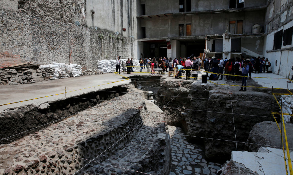 Meksike rasta senovinė actekų šventykla ir aikštė žaidimui kamuoliu