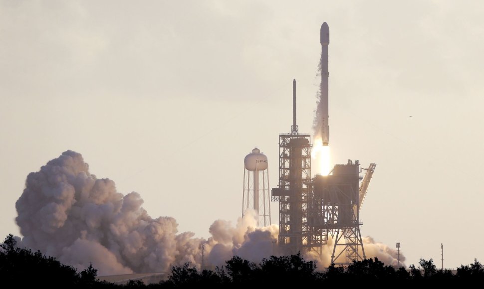 SpaceX raketos paleidimas