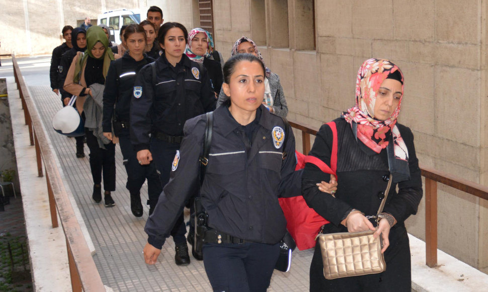 Turkijoje dėl ryšių su JAV gyvenančiu pamokslininku F.Gulenu sulaikyti 25 asmenys.