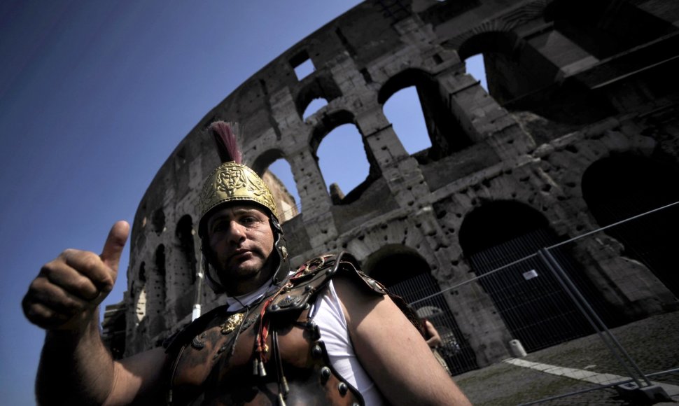 Ilgą laiką neatskiriami nuo Koliziejaus buvę centurionai nuo šiol nebegalės terorizuoti turistų.