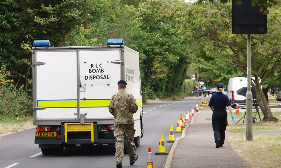 Pranešus apie sprogmenis 14 Anglijos mokyklų, pavojingų medžiagų nerasta.