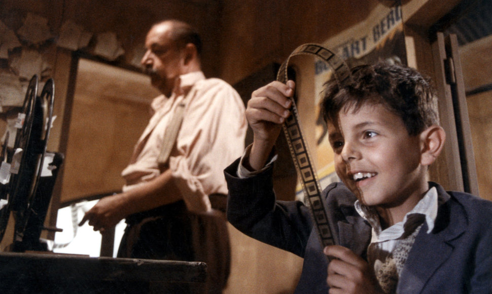 Kadras iš G.Torntore filmo „Cinema Paradiso“ (1988)