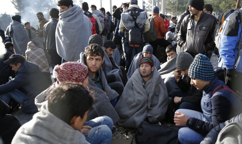 Šimtai migrantų įstrigo Graikijoje dėl Makedonijos teritorijoje pastatytos sienos