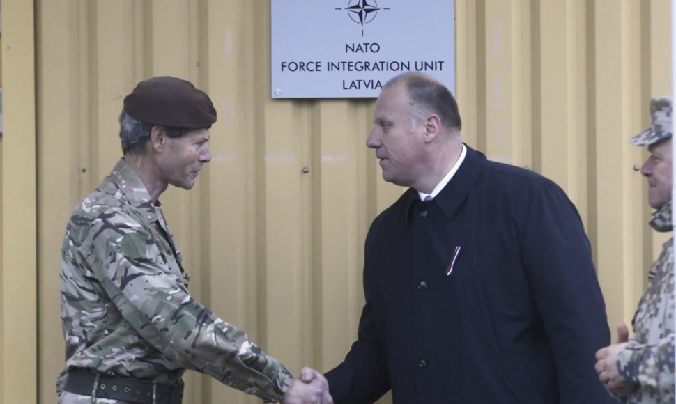 Latvijos gynybos ministras priima NATO karius