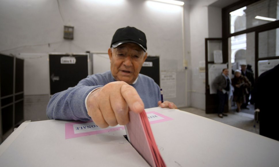 Italai balsuoja referendume