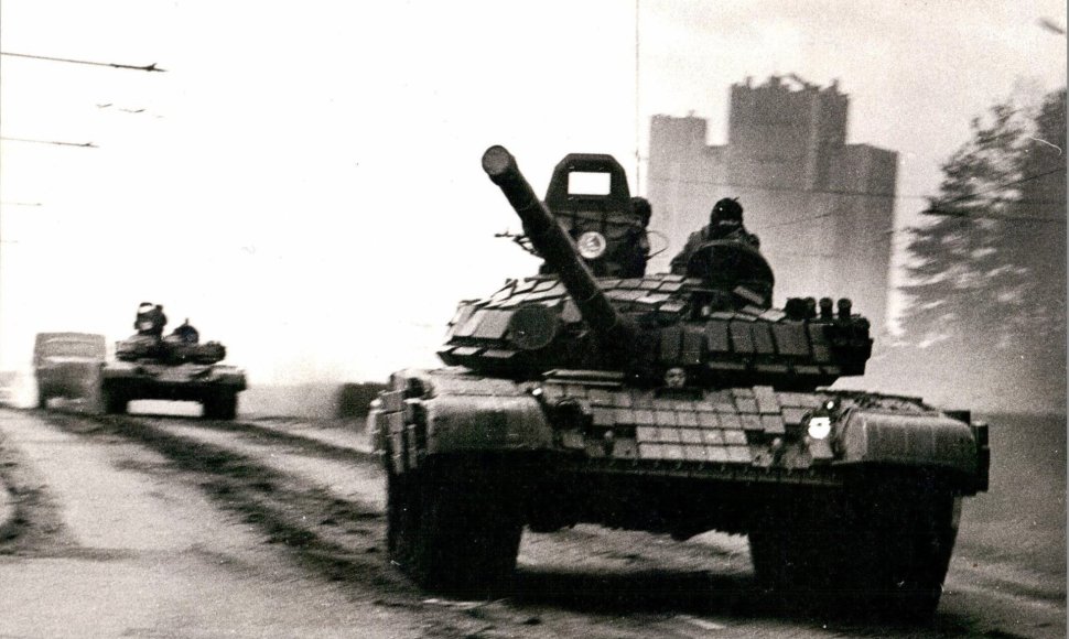 1991 m. sausio 12 d. sovietiniai tankai Vilniuje prie Spaudos rūmų