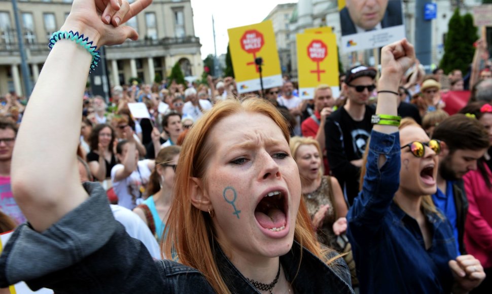 Lenkijoje vyksta protestai prieš abortų draudimus