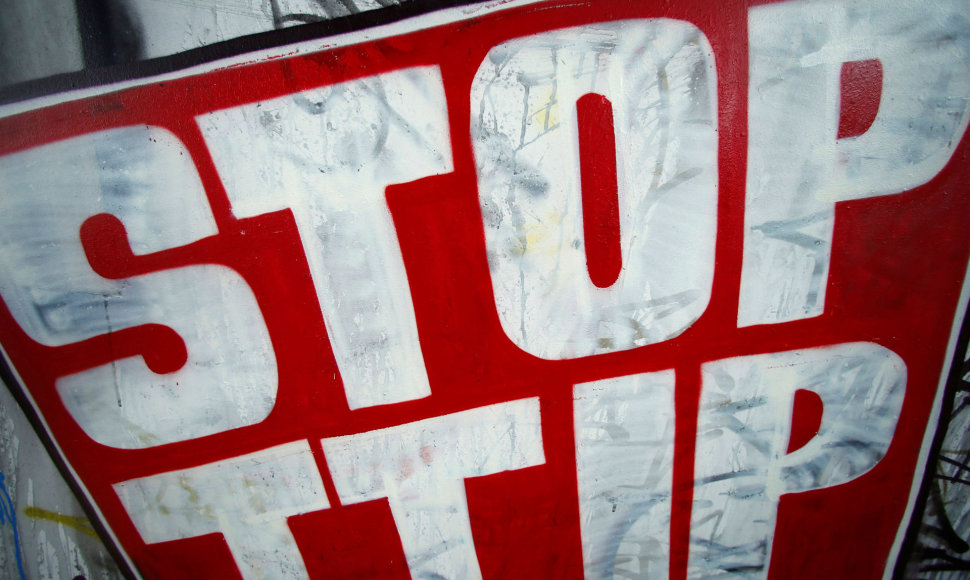 Prieš TTIP nukreiptas plakatas Frankfurte