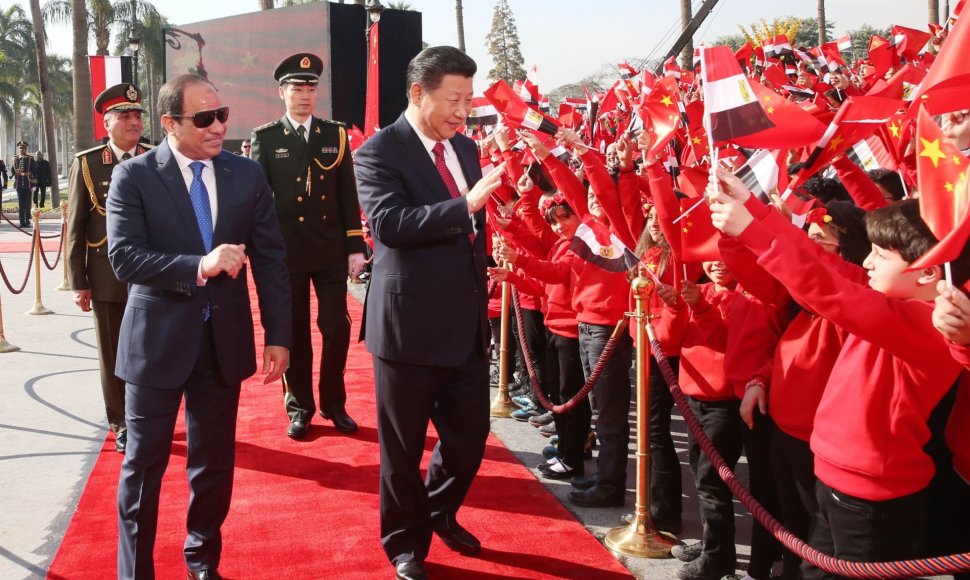 Abdelis-Fattahas al-Sisi su Kinijos vadovu Xi Jinpingu (dešinėje)