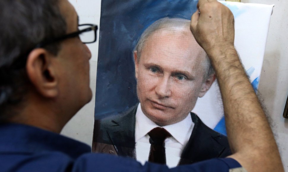 Mohammedas Karimas Nihaya baigia tapyti V.Putino portretą