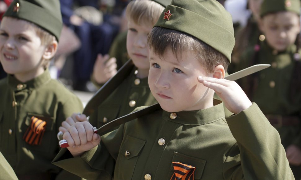 Vaikų kariuomenės paradas Rostove prie Dono