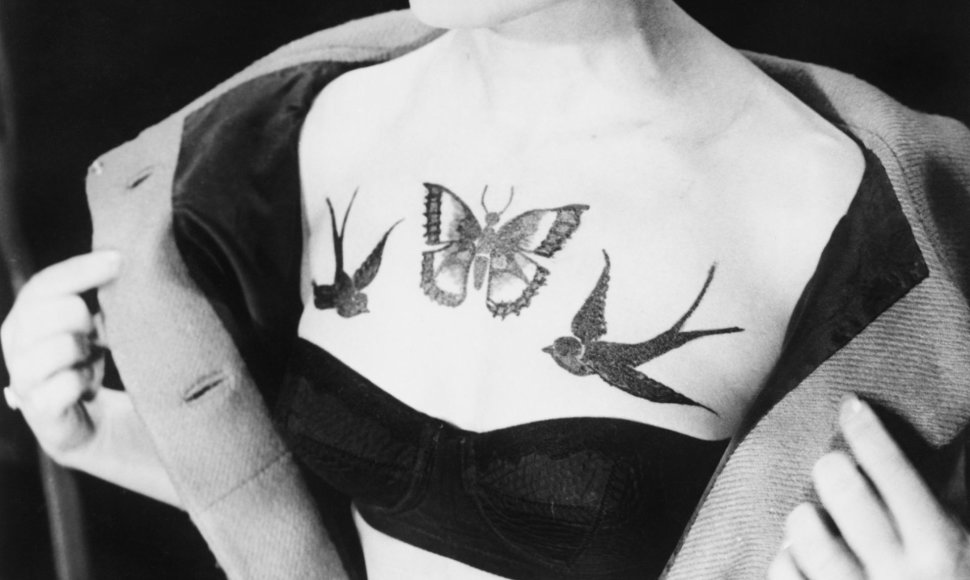Moterys su tatuiruotėmis