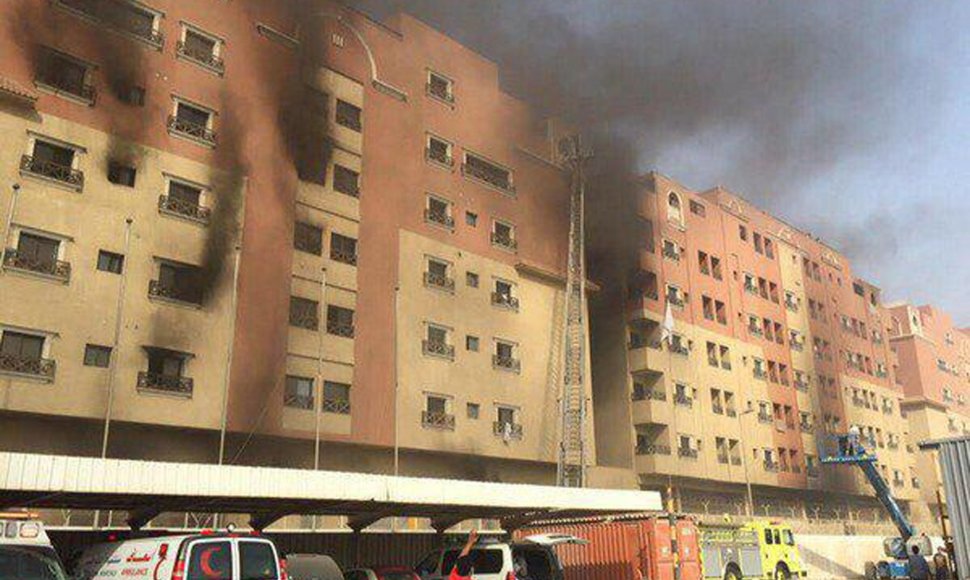 Sekmadienį Saudo Arabijoje kilo gaisras naftininkų gyvenamajame komplekse.