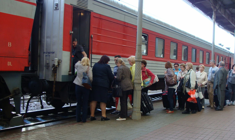 2015 m. gegužės 30 d. geležinkelio entuziastų organizuotos traukinio palydėtuvės. 