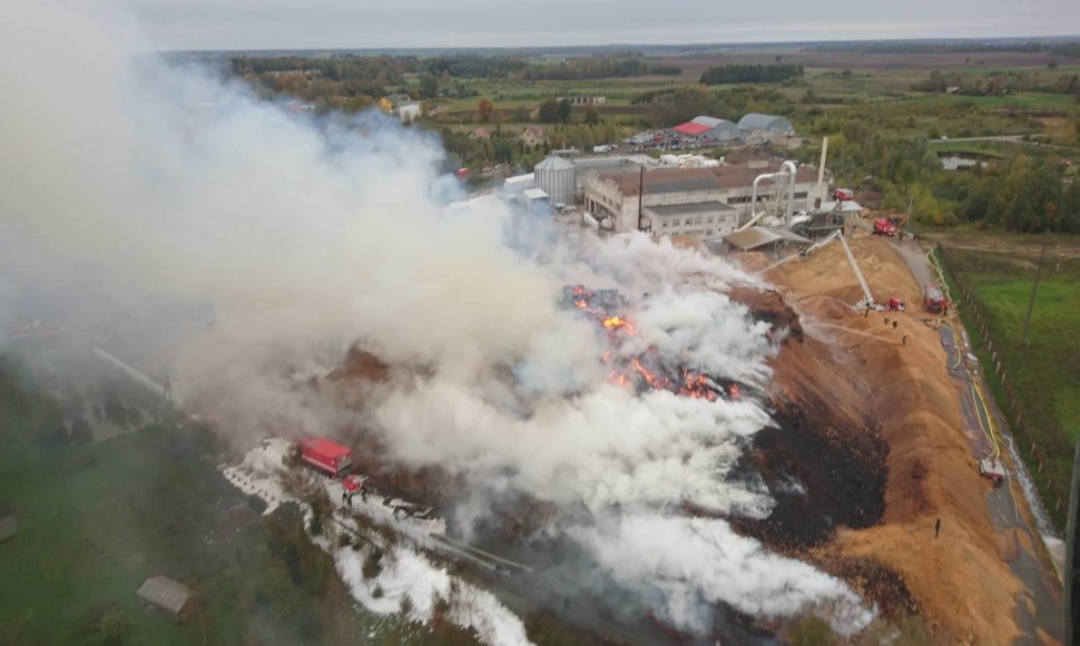„Gairelitoje“ kilusio gaisro vaizdas iš sraigtasparnio antrąją dieną