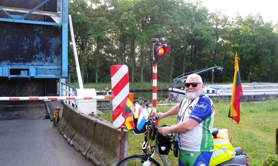 Prie kanalo Kanaal Schoten Desse, Belgijoje.
