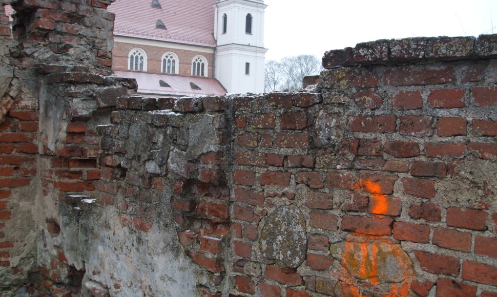 Apipurkšta Tytuvėnų bažnyčios ir vienuolyno tvora