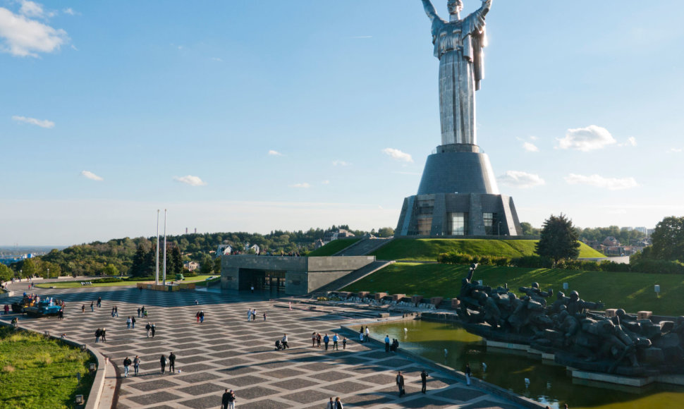 Tėvynės statula Kijeve