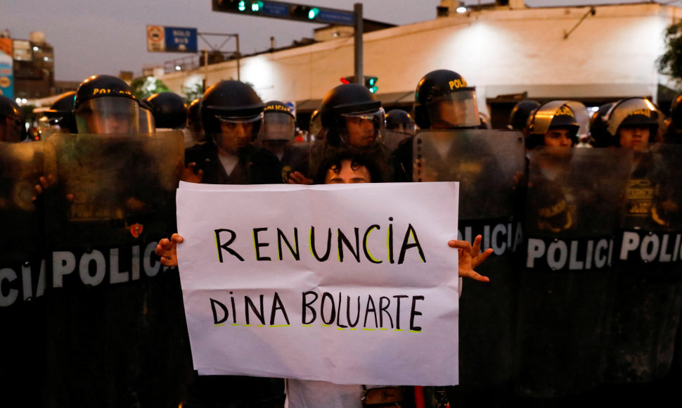 Protestuotojai Peru reikalauja D.Boluarte atsistatydinimo