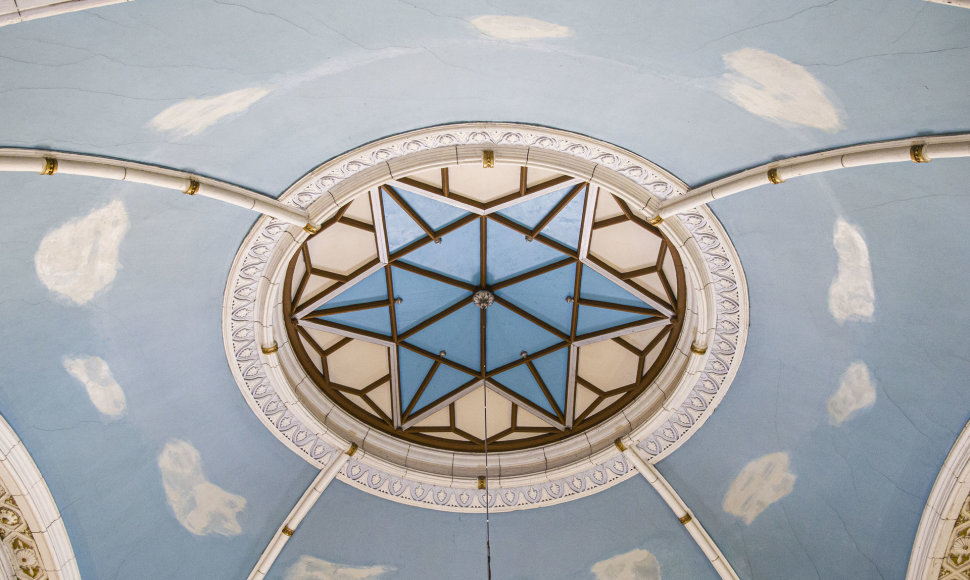 Vilniaus choralinė sinagoga išsiskiria puošniomis interjero detalėmis