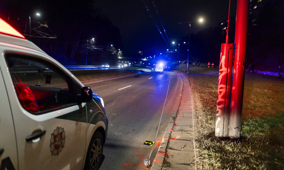 Vilniuje, Laisvės prospekte, apsivertė BMW X5