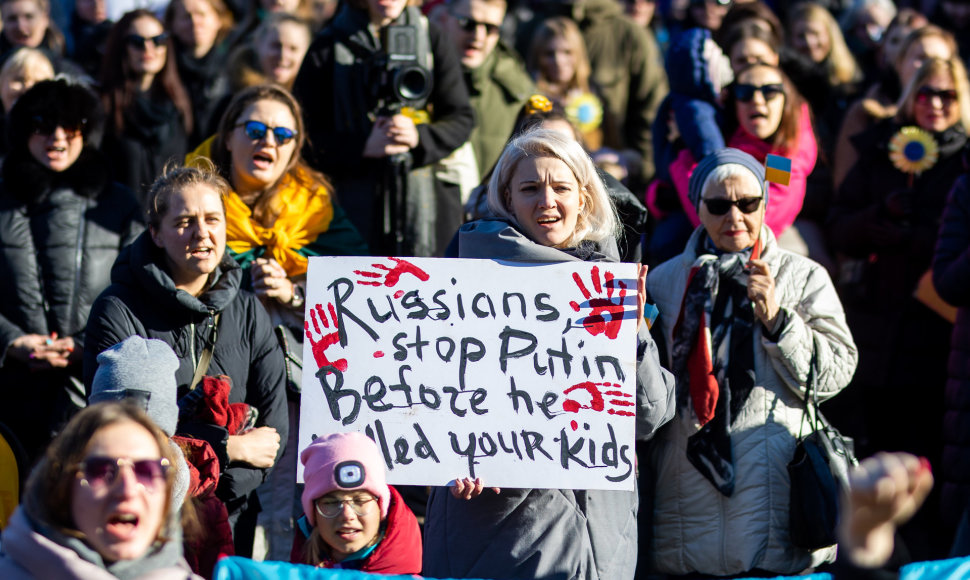 Moterų protestas Boriso Nemcovo skvere
