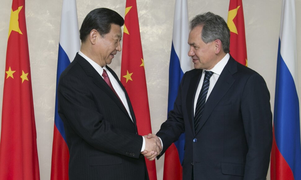 Xi Jinpingas ir Sergejus Šoigu / REUTERS