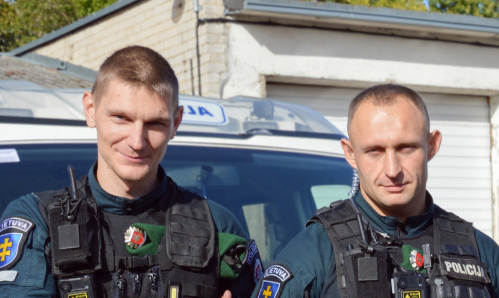 Žmogų išgelbėję Šiaulių policijos pareigūnai