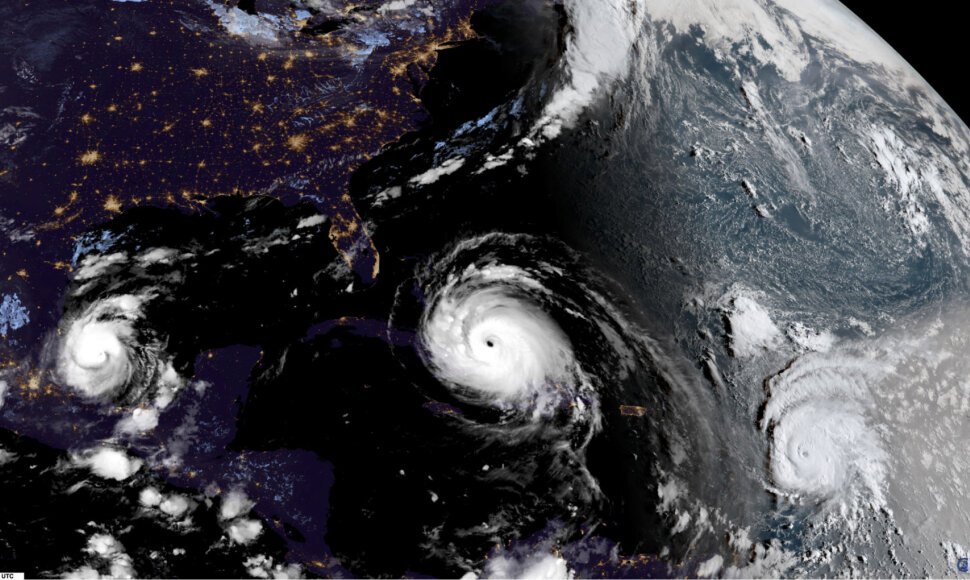 Penktadienį palydovo darytoje nuotraukoje &ndash; trys audros. I&scaron; kairės &ndash; Katia, Irma ir Jose