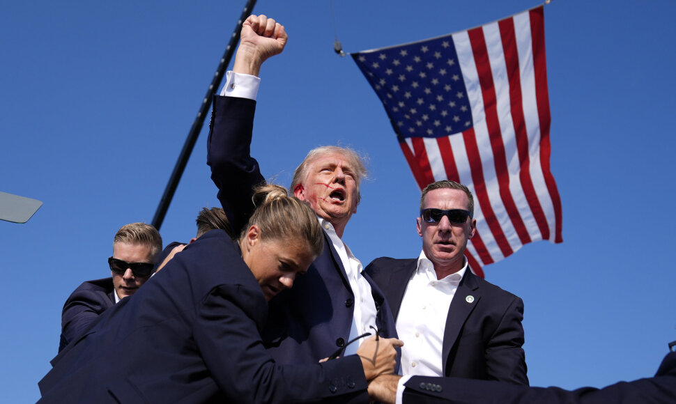 D.Trumpas praėjus ne visai minutei nuo pasikėsinimo į gyvybę