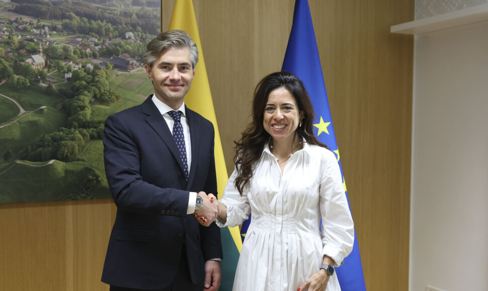 Paskirtasis užsienio reikalų ministras Kęstutis Budrys ir Jungtinių Arabų Emyratų valstybės ministrė Lana Nusseibeh / Užsienio reikalų ministerijos nuotr.