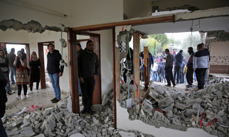 Izraelio kariuomenė nugriovė palestiniečio užpuoliko namus Vakarų Krante