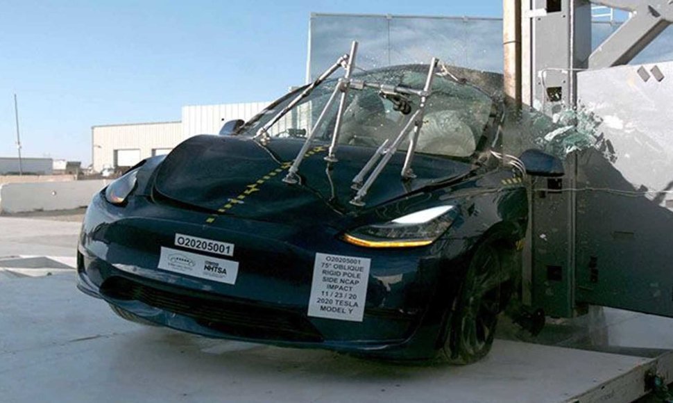 „Tesla Model Y“ bandymo metu
