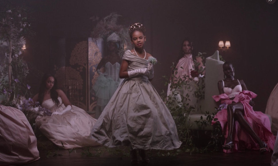 Akimirka iš Beyonce vaizdo klipo „Brown Skin Girl“
