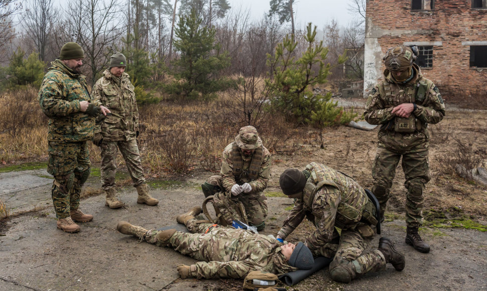 Treniruojasi Ukrainos savanoriai