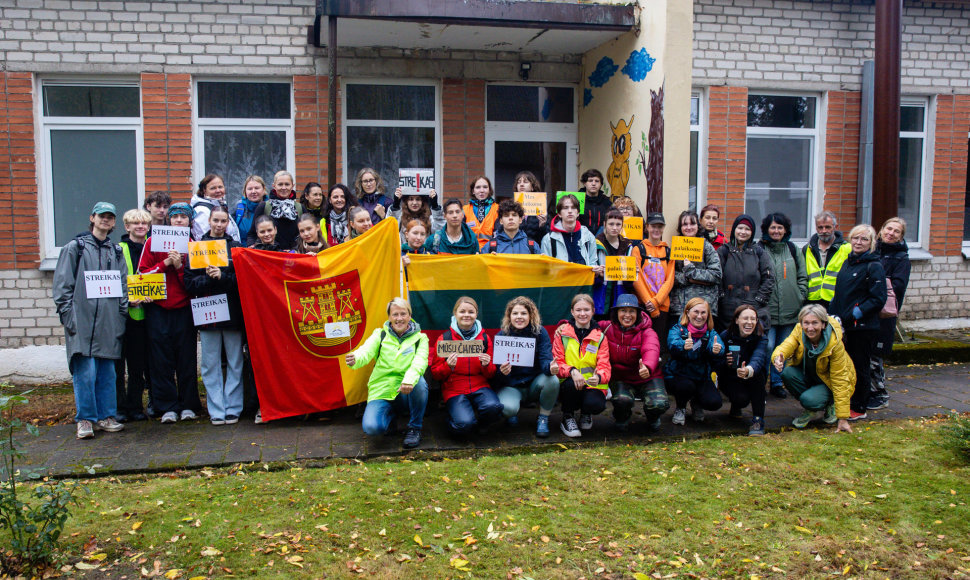 Mokytojų protesto eisena pėsčiomis iš Klaipėdos į Vilnių